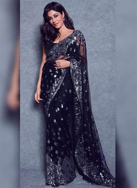 black saree model